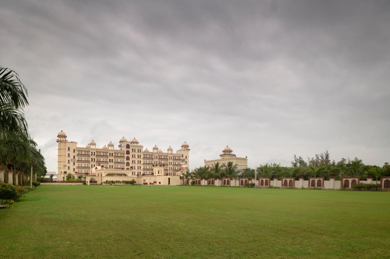 Uday Palace Navsari, A Member Of Radisson Individuals Luaran gambar
