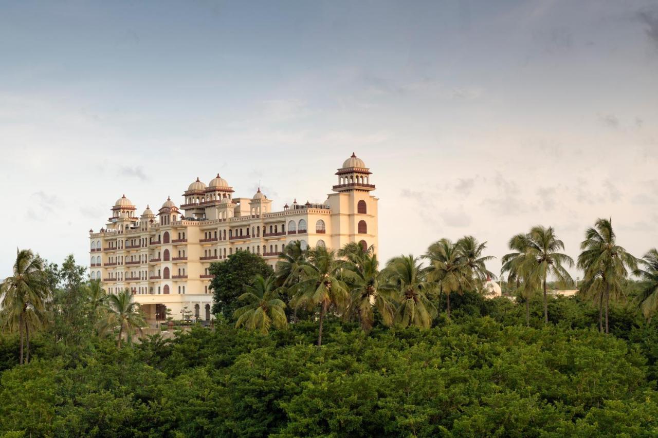 Uday Palace Navsari, A Member Of Radisson Individuals Luaran gambar