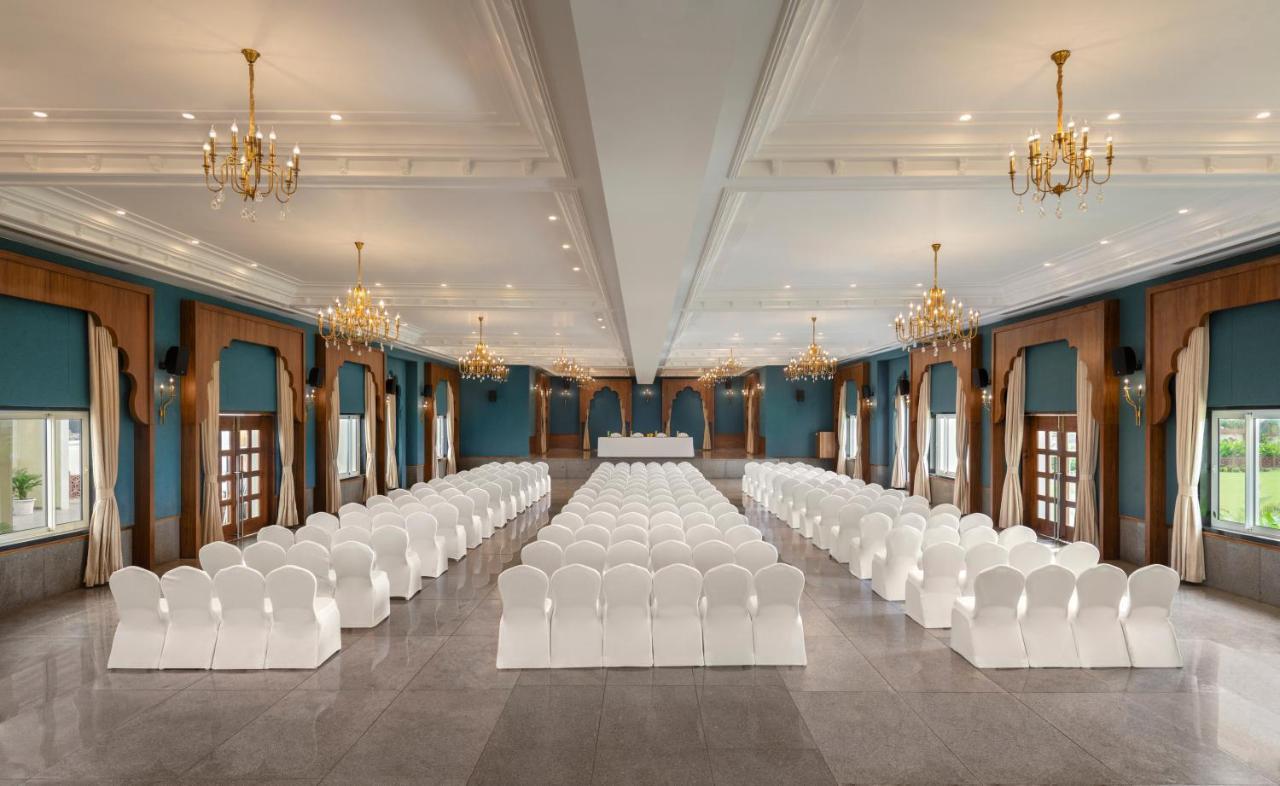 Uday Palace Navsari, A Member Of Radisson Individuals Luaran gambar