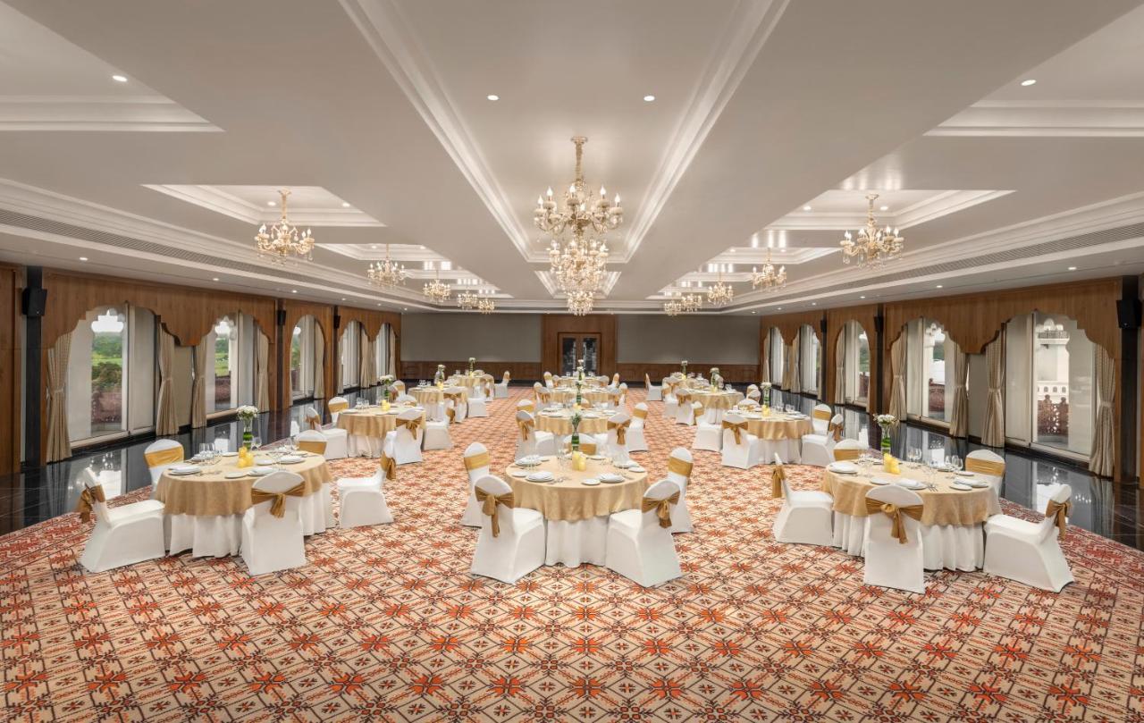 Uday Palace Navsari, A Member Of Radisson Individuals Luaran gambar