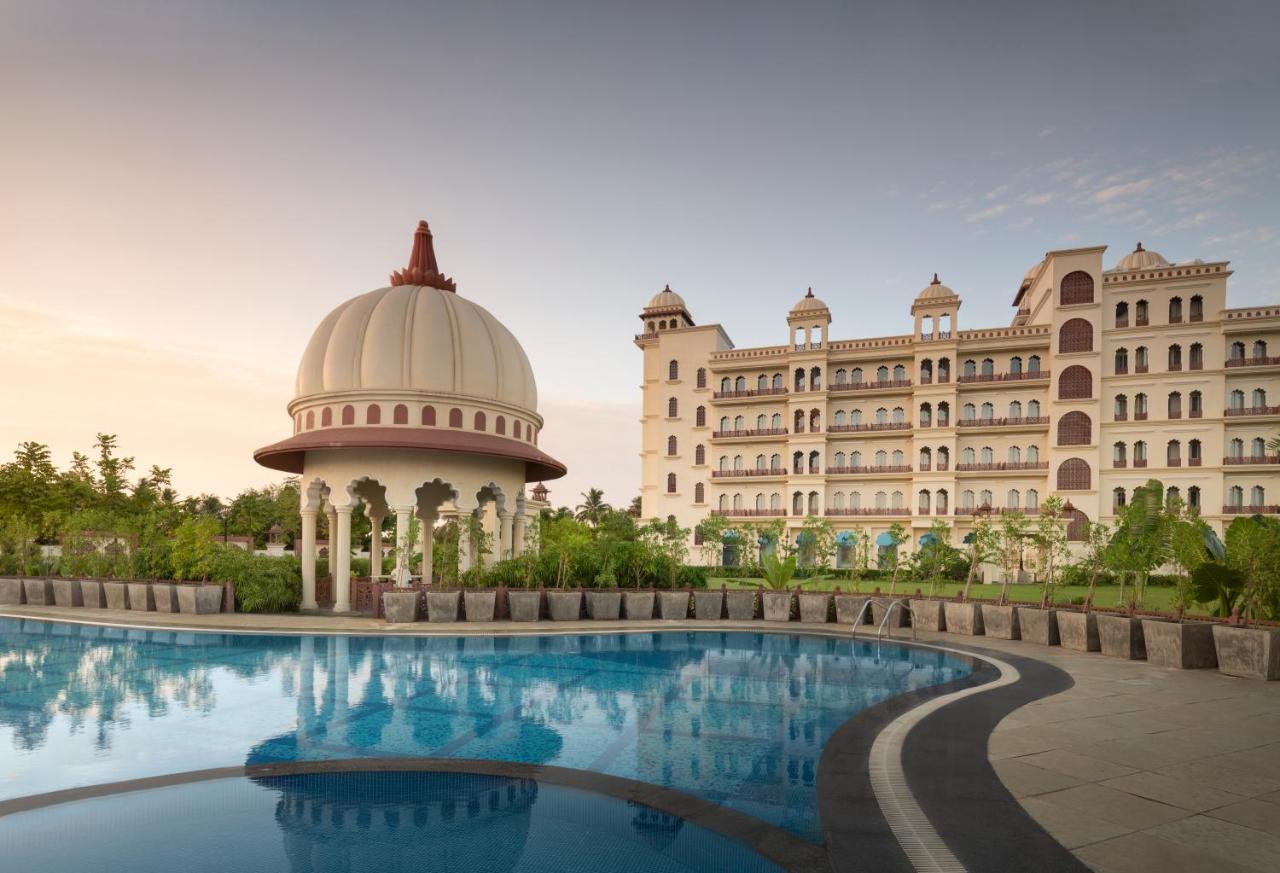 Uday Palace Navsari, A Member Of Radisson Individuals Luaran gambar
